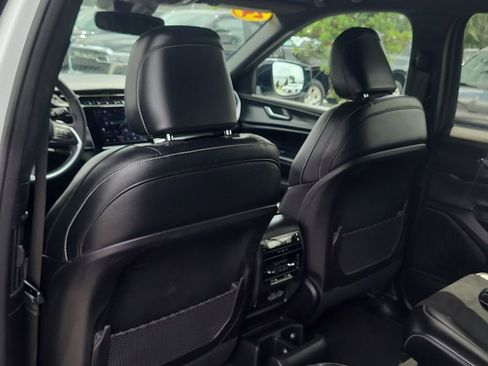 Certified 2024 Jeep Grand Cherokee L Altitude image 11