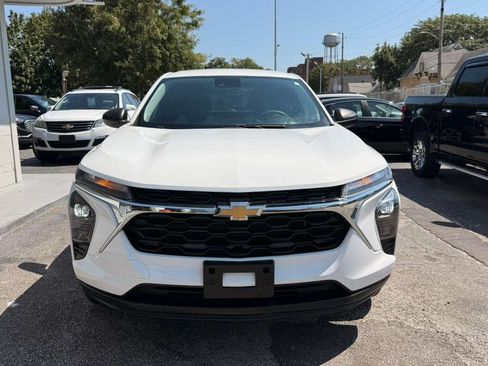 Used 2024 Chevrolet Trax LS w/ Driver Confidence Package FWD image 18