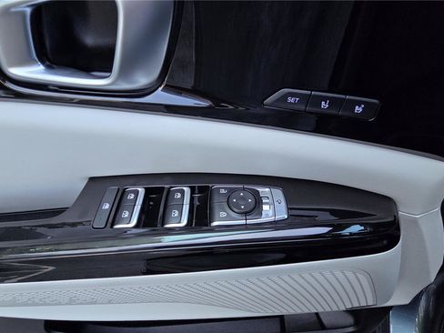 Certified 2024 Kia Carnival SX Prestige FWD image 14