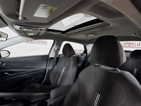 Certified 2024 Hyundai Elantra SEL w/ Convenience Package image 12