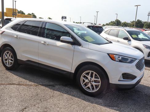 Used 2024 Ford Edge SEL AWD/4WD image 3