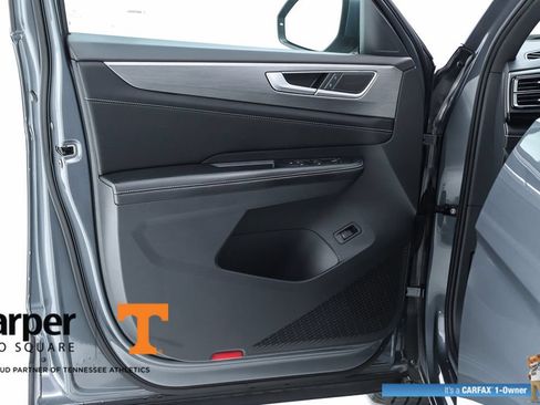 Used 2024 Volkswagen Atlas Cross Sport SE w/ Panoramic Sunroof Package FWD image 18