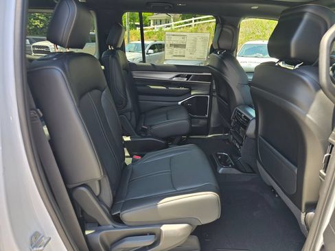 New 2026 Jeep Grand Wagoneer 4WD image 25
