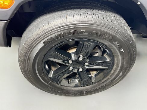 Used 2023 Jeep Wrangler Altitude image 13