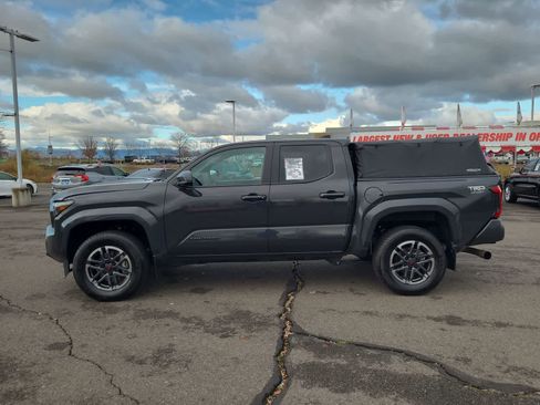 Used 2024 Toyota Tacoma TRD Sport image 11