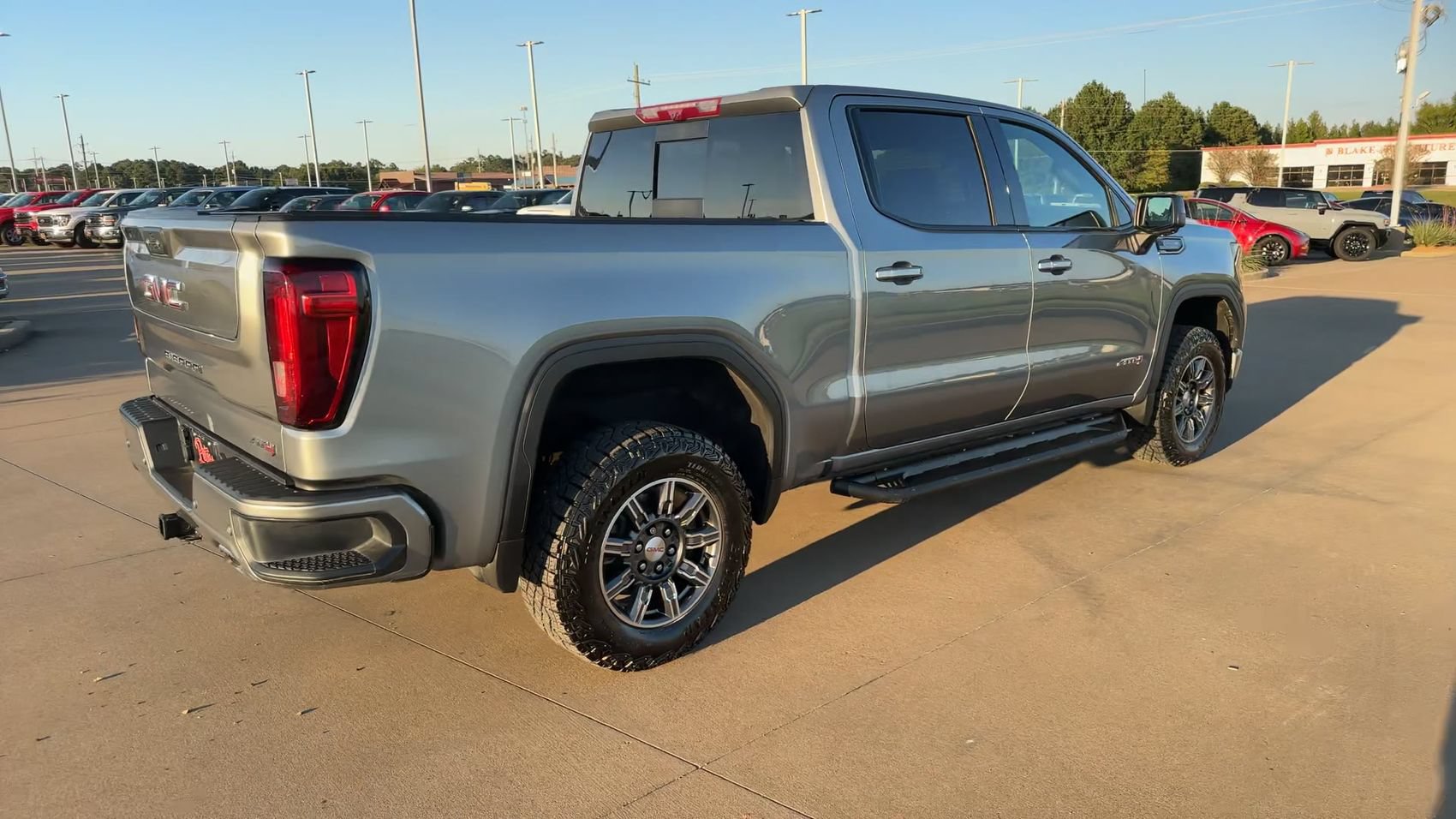Used 2024 GMC Sierra 1500 AT4 w/ Technology Package AWD/4WD image 9