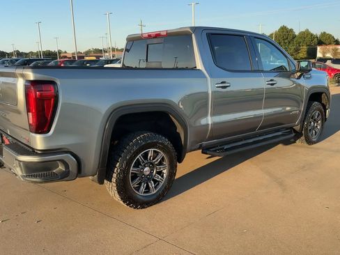 Used 2024 GMC Sierra 1500 AT4 w/ Technology Package AWD/4WD image 9