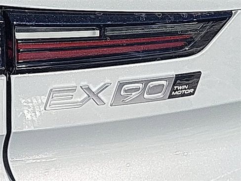 New 2025 Volvo EX90 Plus image 16