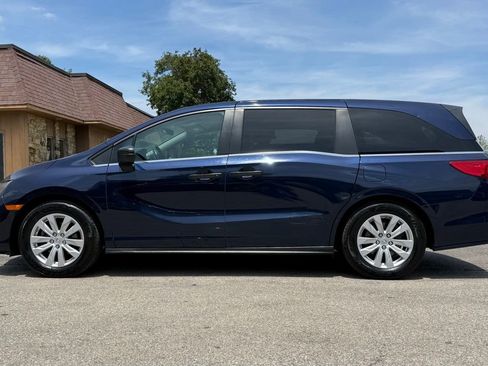 Used 2019 Honda Odyssey LX image 2