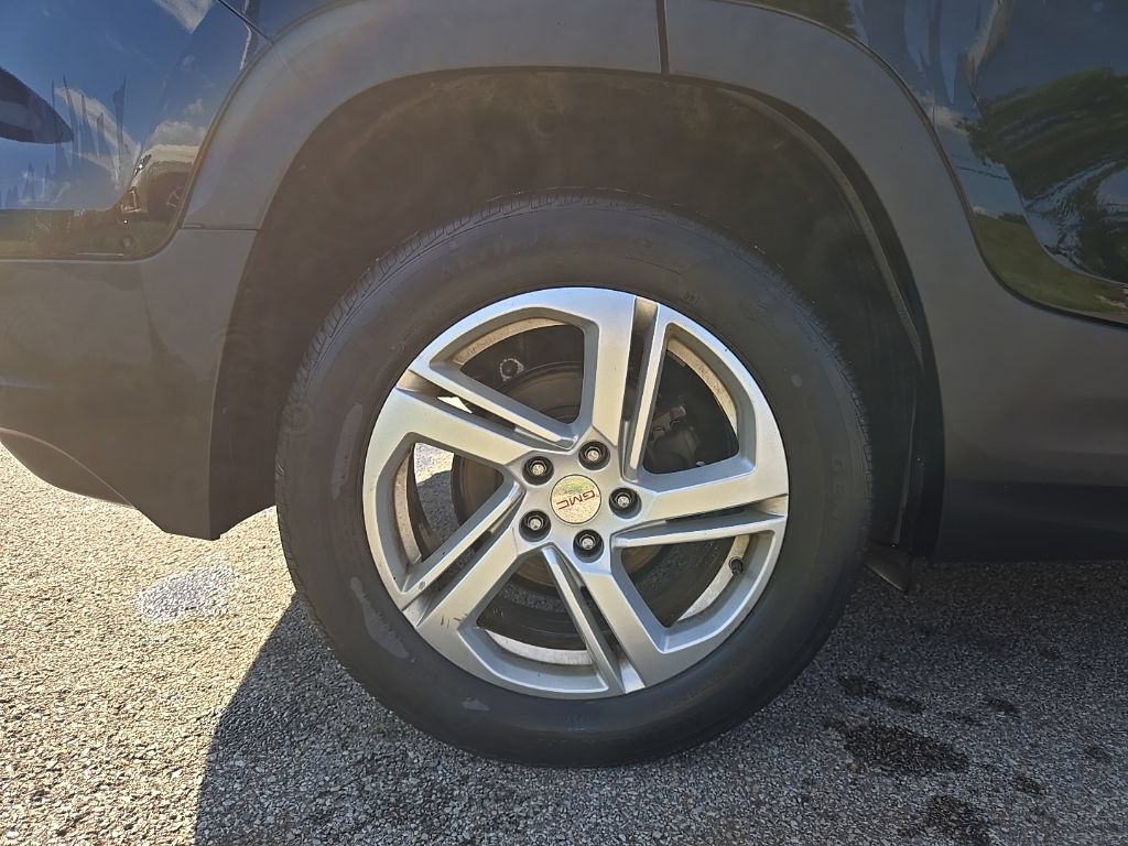 Used 2020 GMC Terrain SLE w/ Driver Convenience Package AWD/4WD image 14