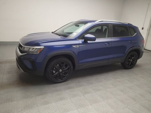 Used 2023 Volkswagen Taos SE w/ Black Wheel Package FWD image 2