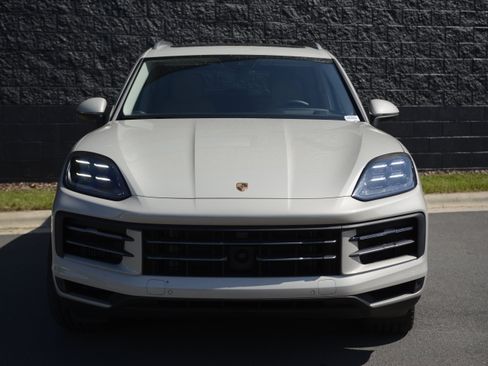 Certified 2026 Porsche Cayenne AWD/4WD image 10