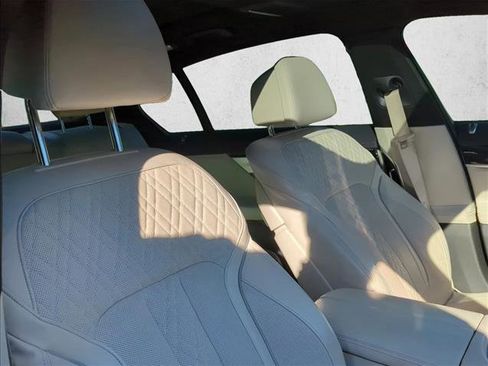 Used 2019 BMW 750i w/ M Sport Package image 18