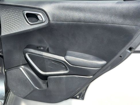 Used 2025 Kia Soul LX w/ LX Technology Package FWD image 32