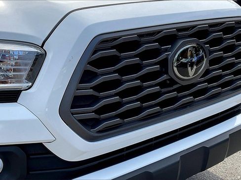 Used 2022 Toyota Tacoma TRD Off-Road image 32