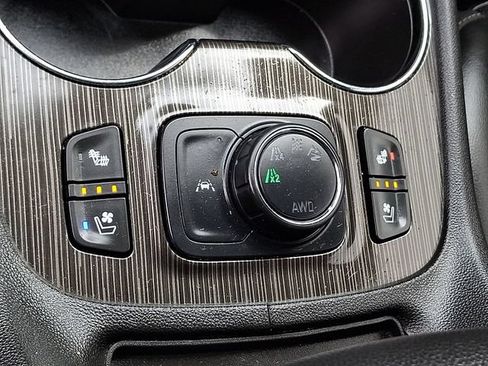 Certified 2021 GMC Acadia SLT w/ Preferred Package AWD/4WD image 27