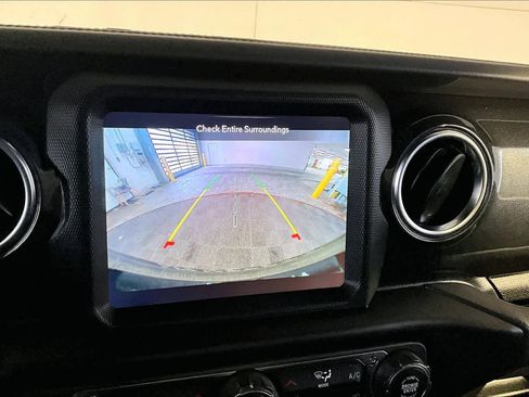 Used 2022 Jeep Wrangler Unlimited Sahara image 27