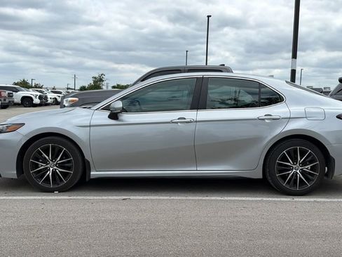 Used 2024 Toyota Camry SE FWD image 9