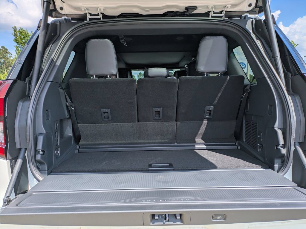 New 2026 Ford Expedition Platinum w/ Stealth Appearance Package AWD/4WD image 12