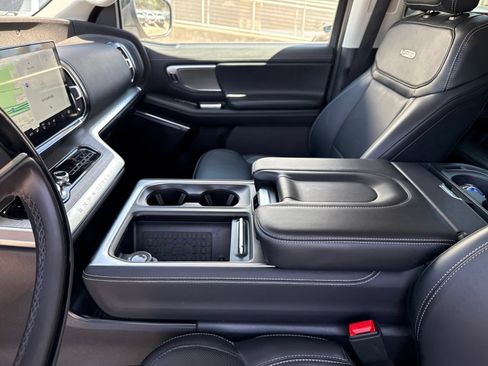 Used 2025 Ford Expedition Max Platinum AWD/4WD image 19