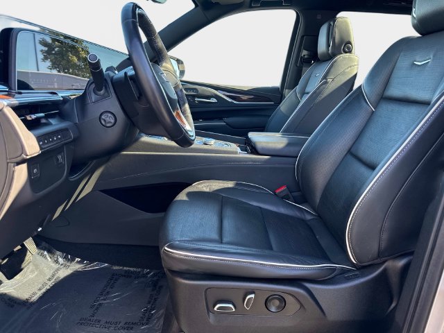 Used 2023 Cadillac Escalade Premium Luxury AWD/4WD image 20