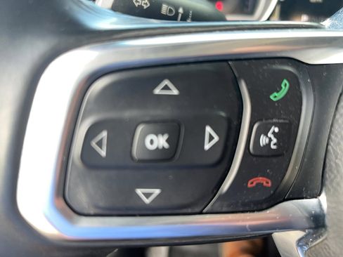 Used 2019 Jeep Wrangler Unlimited Sahara AWD/4WD image 34