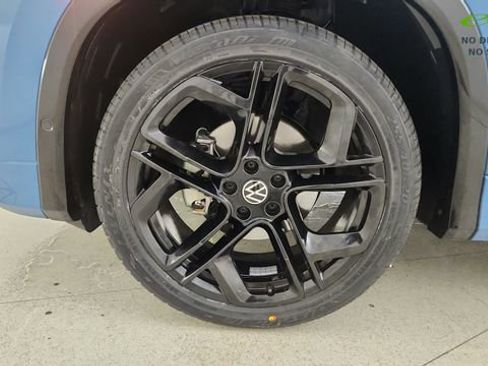 Used 2025 Volkswagen Tiguan SE R-Line FWD image 56