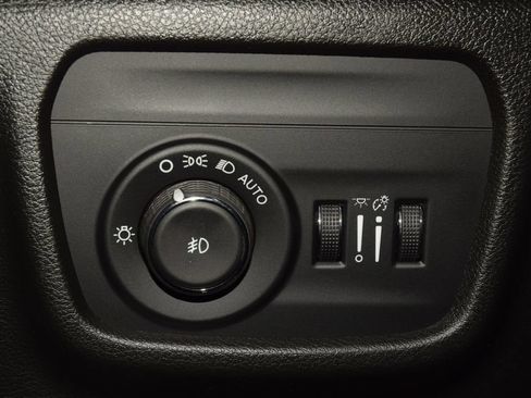 Used 2021 Jeep Grand Cherokee L Overland w/ Luxury Tech Group IV AWD/4WD image 32