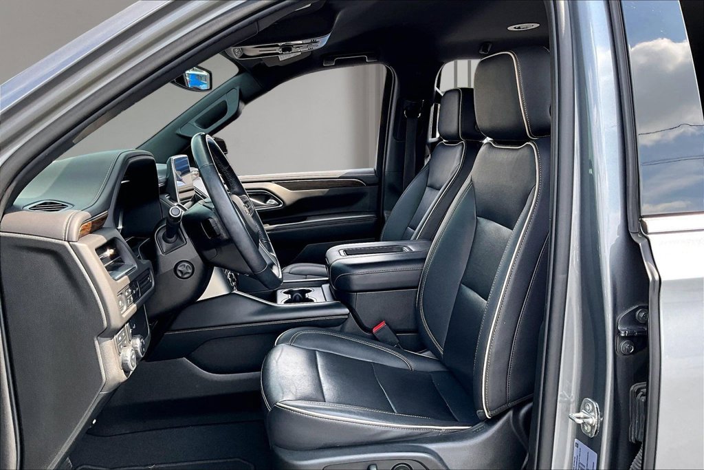 Used 2022 Chevrolet Suburban Premier AWD/4WD image 25