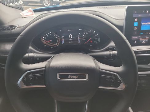 Used 2024 Jeep Compass Latitude w/ Convenience Group AWD/4WD image 29