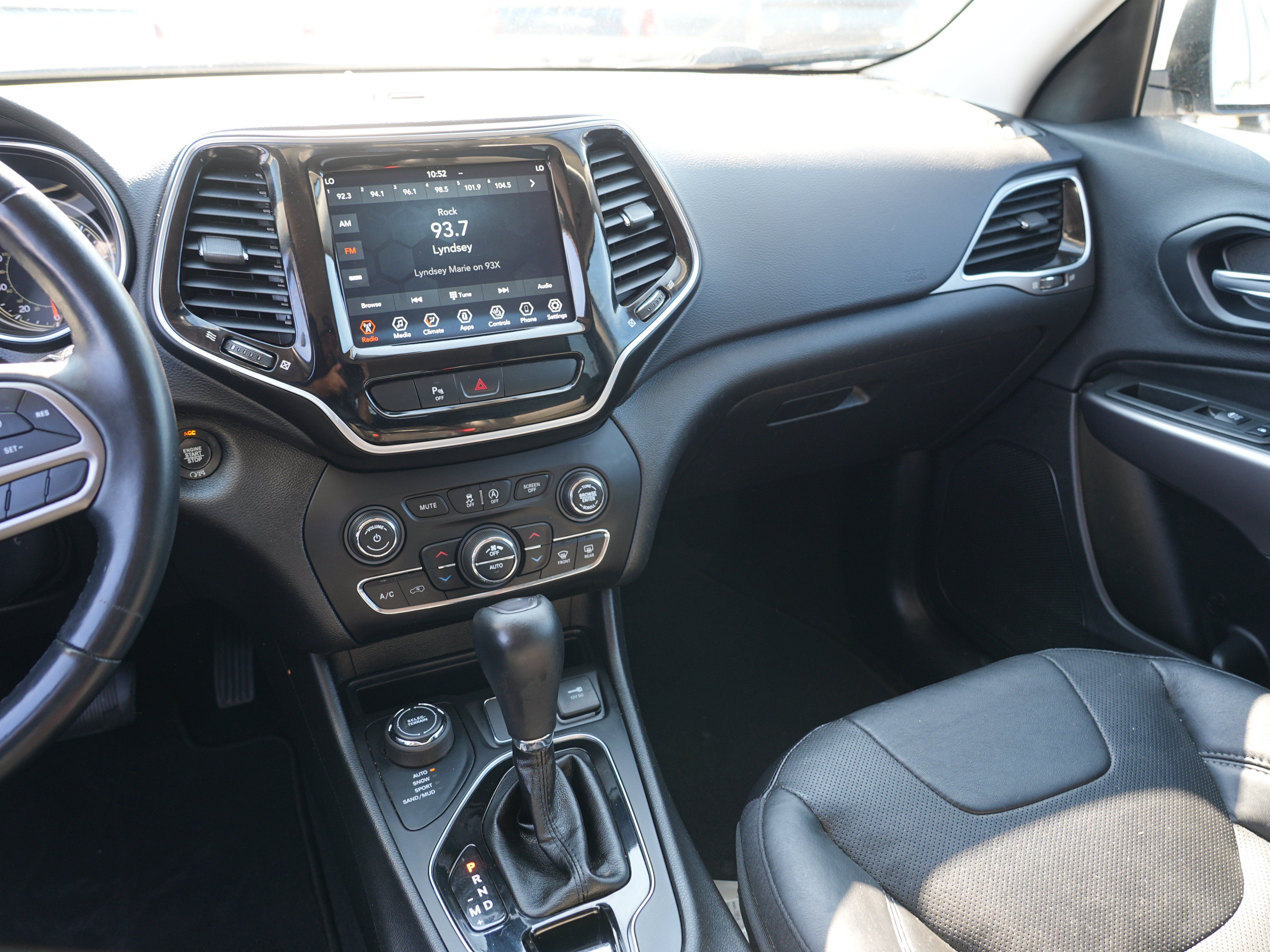 Used 2019 Jeep Cherokee Limited AWD/4WD image 23
