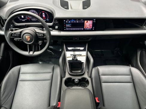 Certified 2025 Porsche Cayenne image 6