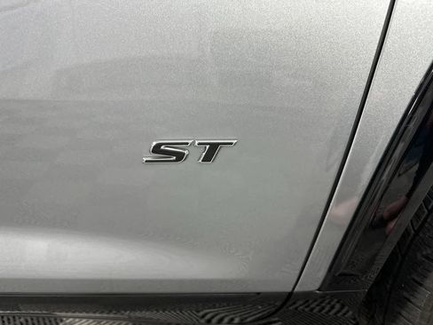 Used 2025 Buick Enclave Sport Touring image 24