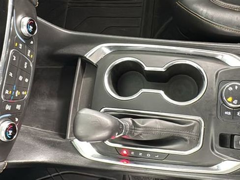 Used 2021 Chevrolet Traverse RS image 32