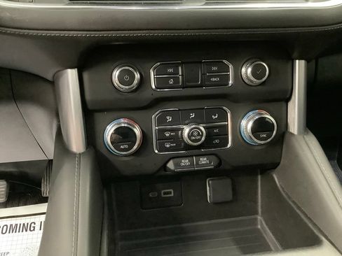 Used 2023 GMC Yukon SLE AWD/4WD image 24