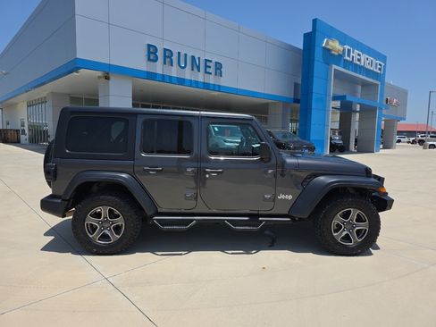 Used 2018 Jeep Wrangler Unlimited Sport S AWD/4WD image 18