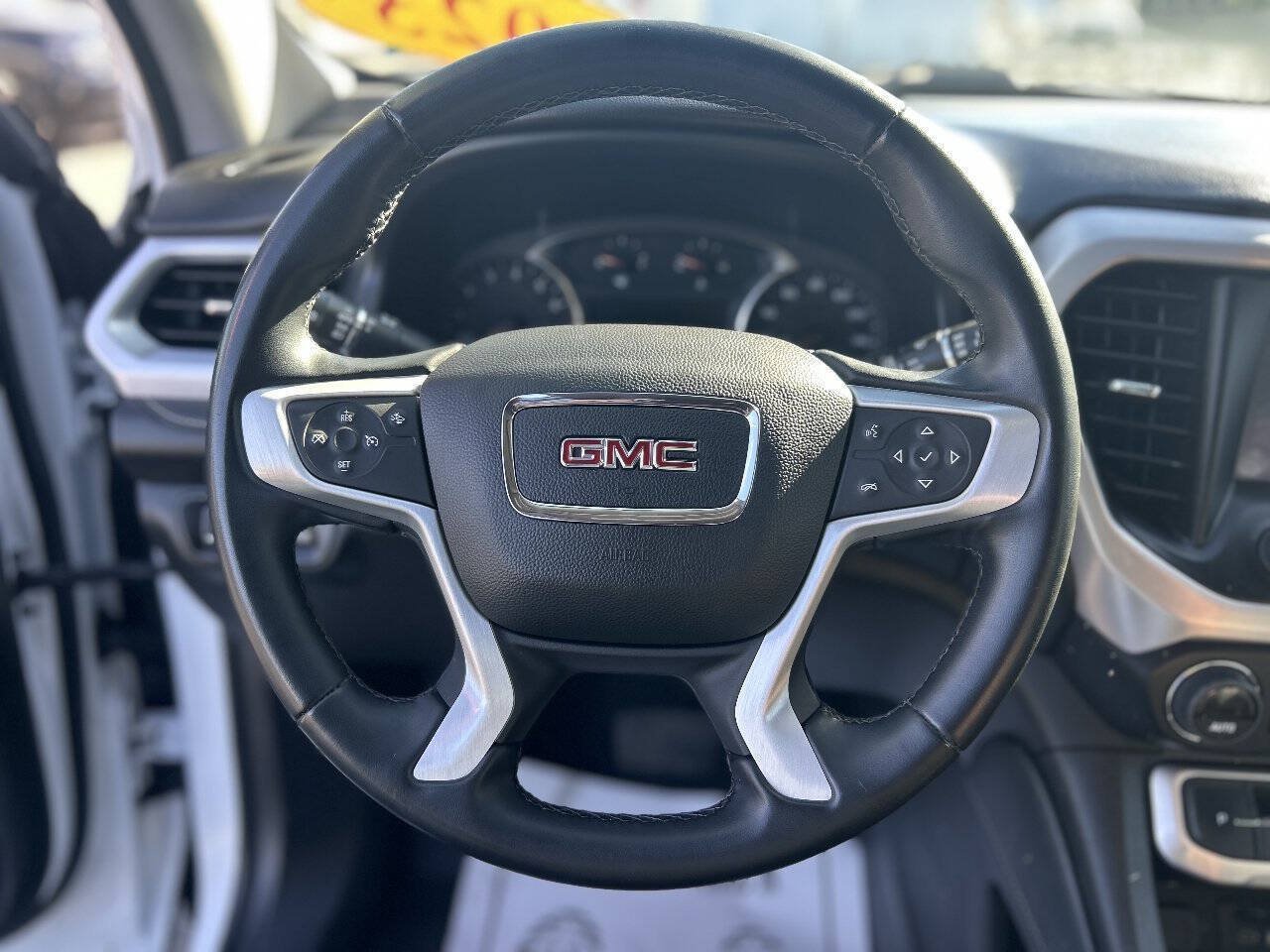 Used 2023 GMC Acadia SLT FWD image 11