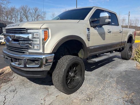 Used 2017 Ford F250 Lariat w/ Lariat Ultimate Package AWD/4WD image 9