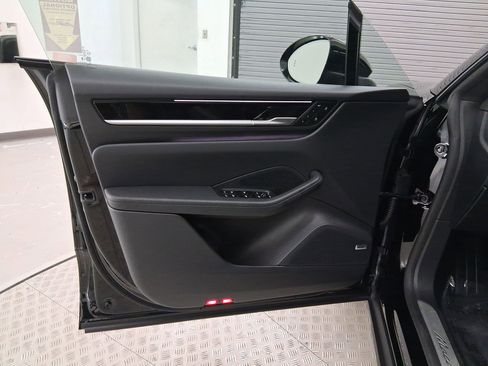 New 2025 Porsche Macan Electric image 22