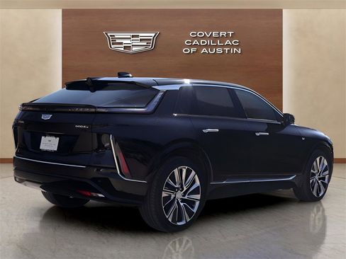 Used 2024 Cadillac Lyriq Luxury w/ LPO, Floor Liner Package image 4