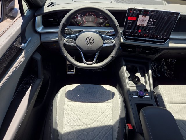 New 2026 Volkswagen Tiguan SE R-Line FWD image 9
