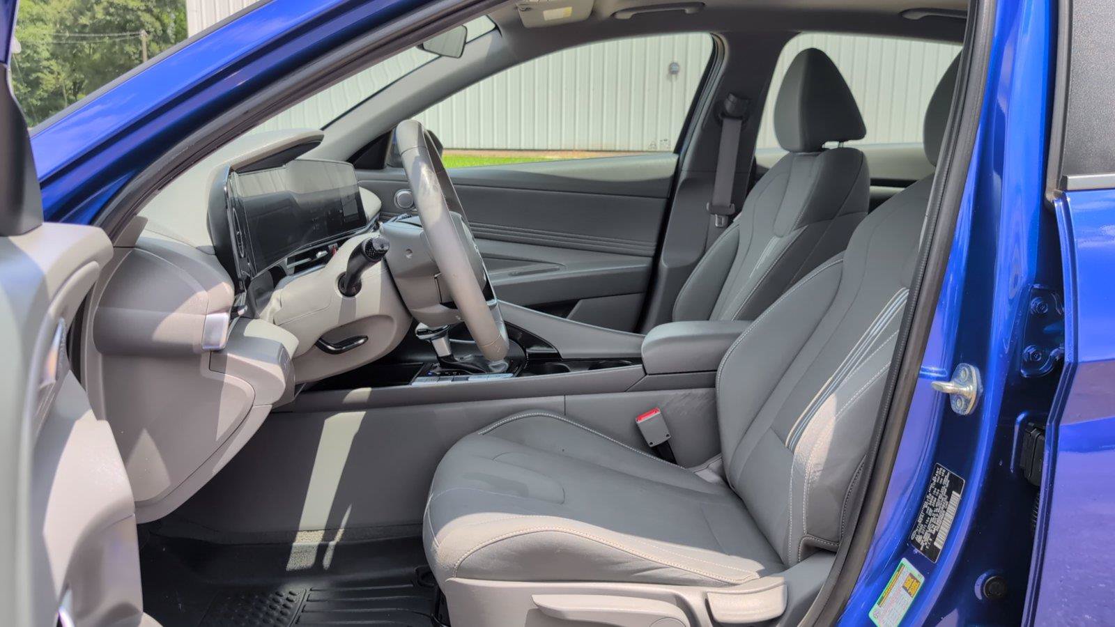 Used 2025 Hyundai Elantra SEL FWD image 13