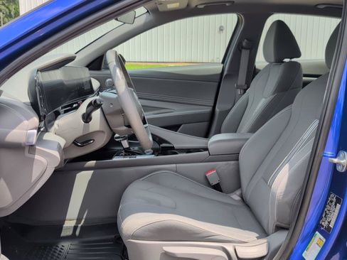 Used 2025 Hyundai Elantra SEL FWD image 13