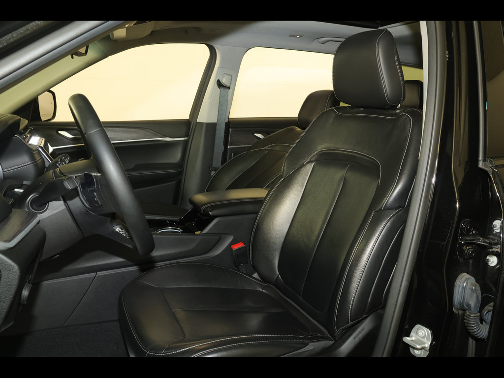 Used 2022 Jeep Grand Cherokee L Limited AWD/4WD image 26