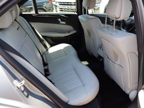 Used 2010 Mercedes-Benz E 550 Sedan image 25