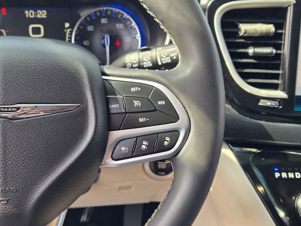 Used 2023 Chrysler Pacifica Touring-L FWD image 34