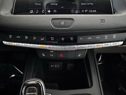 Used 2020 Cadillac XT4 Luxury w/ Cold Weather Package image 15