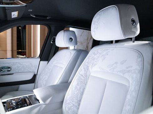 Used 2026 Rolls-Royce Cullinan AWD/4WD image 24