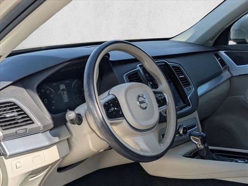 Used 2018 Volvo XC90 T6 Momentum w/ Convenience Package image 9