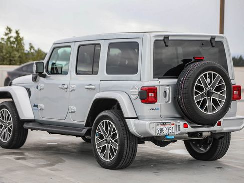 Used 2022 Jeep Wrangler Unlimited Sahara image 7